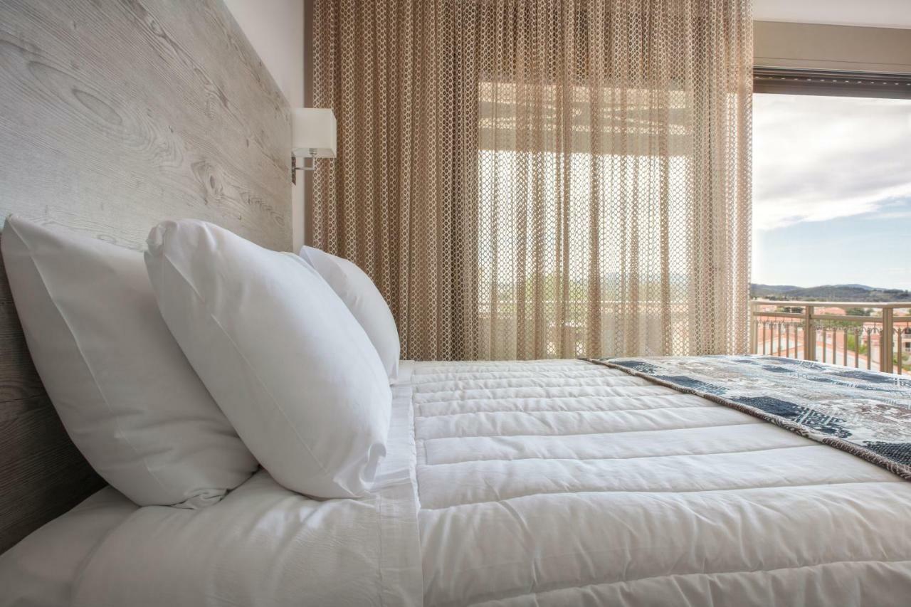 Royalty Suites Loft นิกิติ ภายนอก รูปภาพ