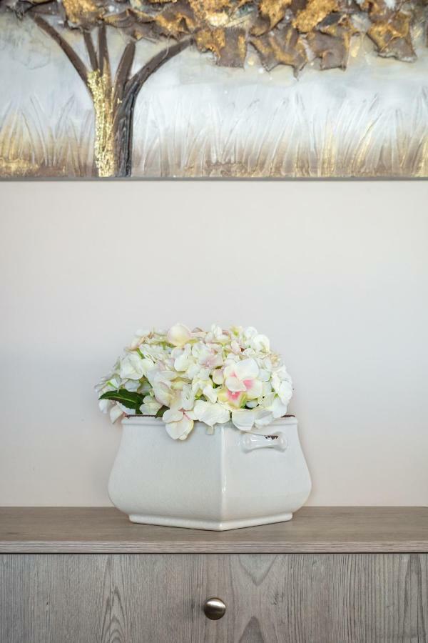 Royalty Suites Loft นิกิติ ภายนอก รูปภาพ